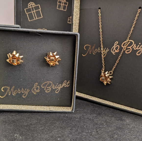 Festive finery gift bow earrings and necklace - Picture 3 of 4